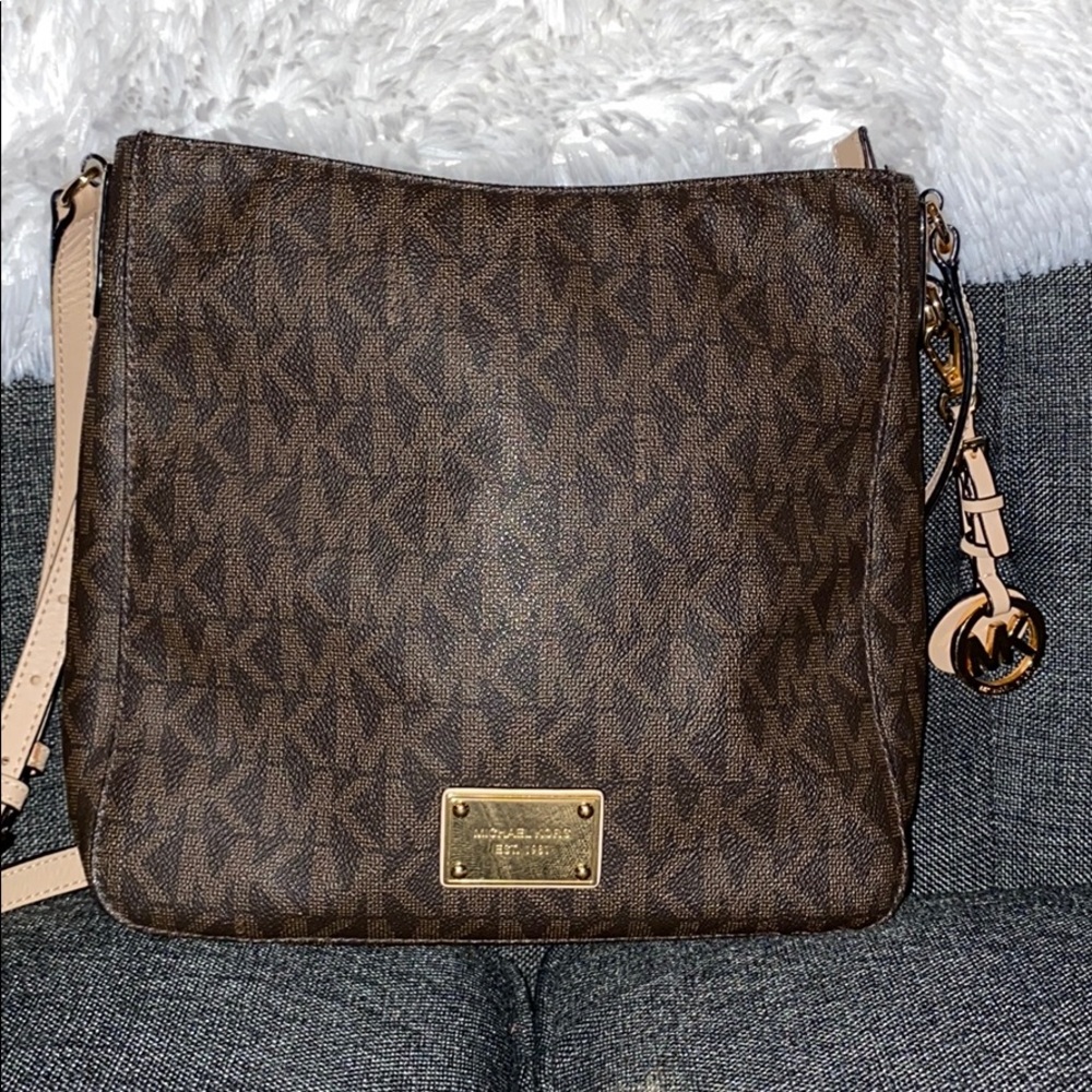 ❄️PRICE DROP❄️ MK Jet Set Travel Logo Messenger